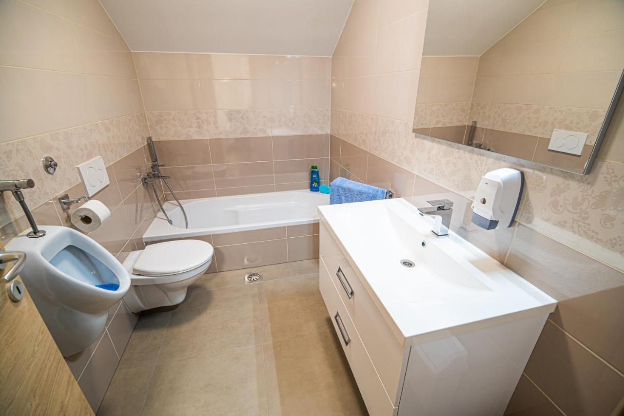 Holiday Home With Hot Tub And Sauna Sabina Rovte Ngoại thất bức ảnh