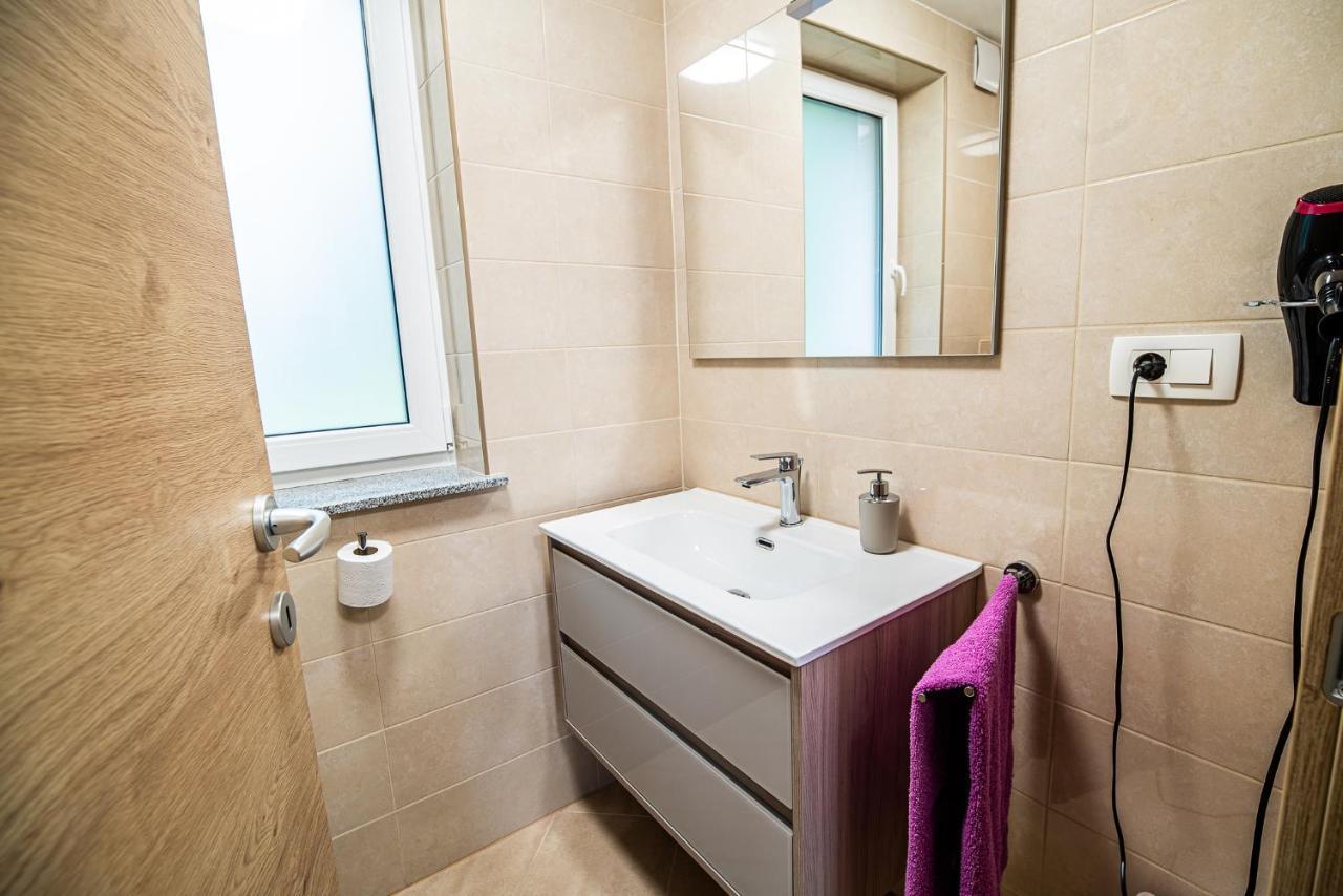 Holiday Home With Hot Tub And Sauna Sabina Rovte Ngoại thất bức ảnh