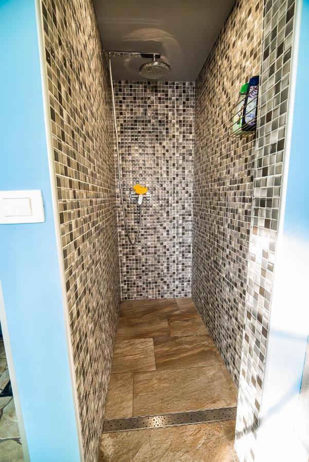 Holiday Home With Hot Tub And Sauna Sabina Rovte Ngoại thất bức ảnh