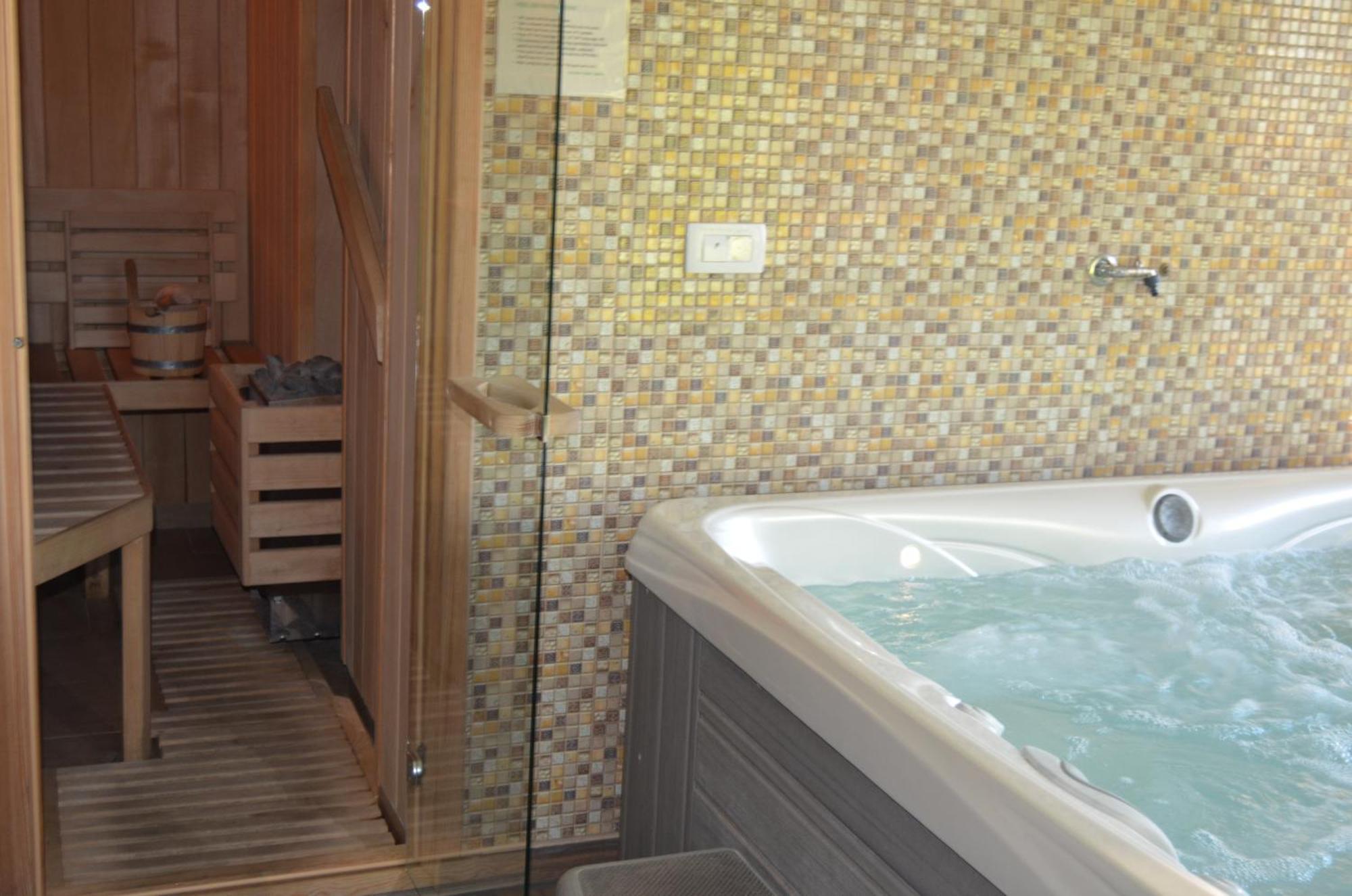 Holiday Home With Hot Tub And Sauna Sabina Rovte Ngoại thất bức ảnh